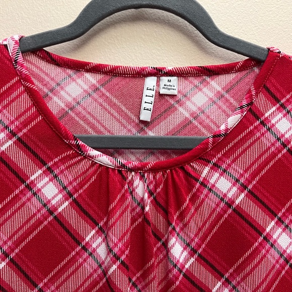 NWT Elle short sleeve Top with ruffled sleeves- Red, white & black- Size Medium - Picture 3 of 8